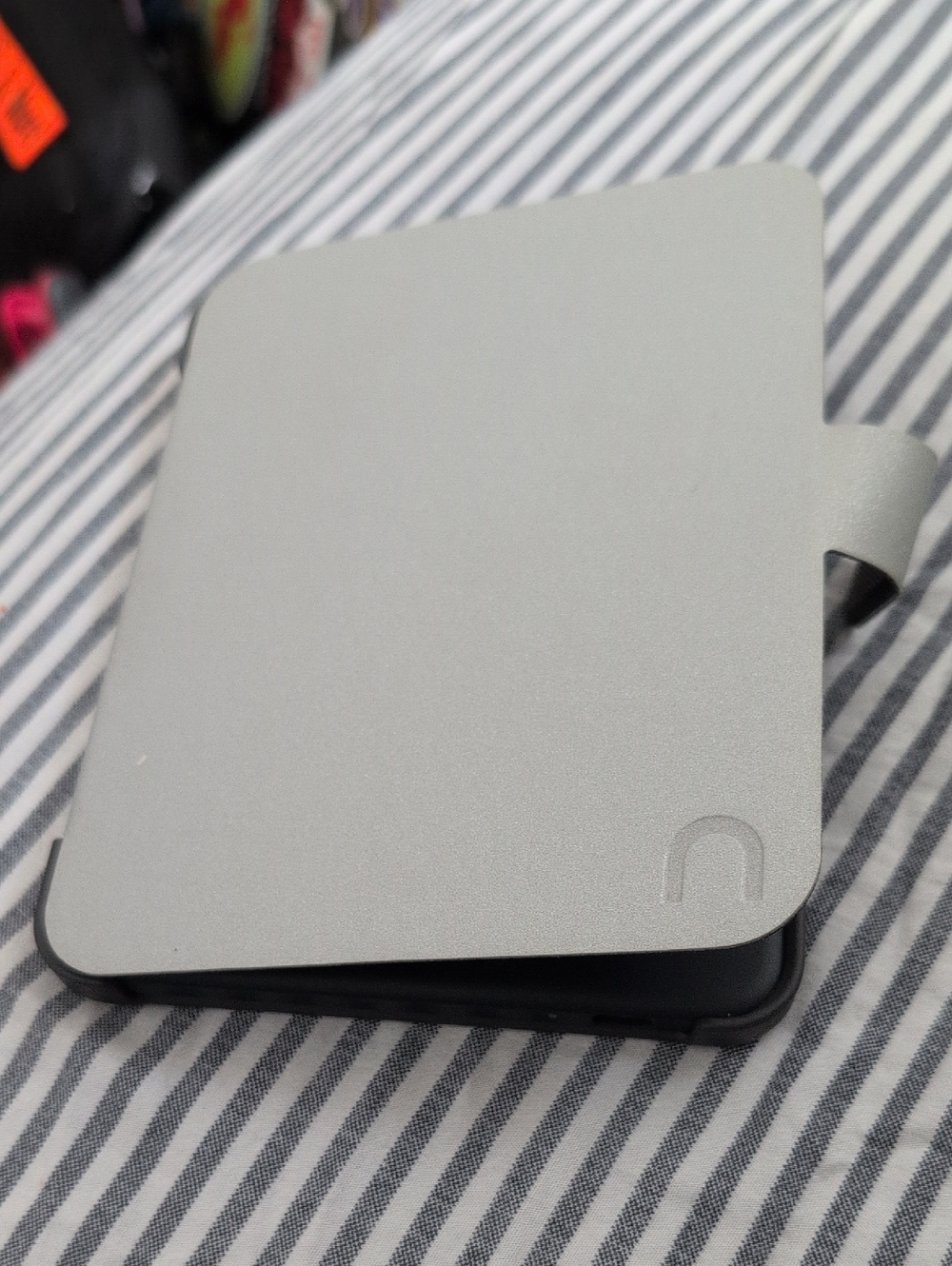 Nook GlowLight 4 E-Reader Black + Silver Shimmer Case EUC - Picture 2 of 9